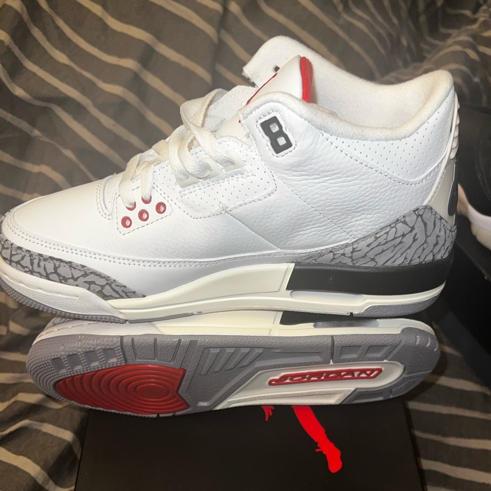 Retro 3 reimagined size 7 in boys and 9 in womens nwt